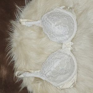VINTAGE VICTORIAS SECRET 36B WHITE BRA